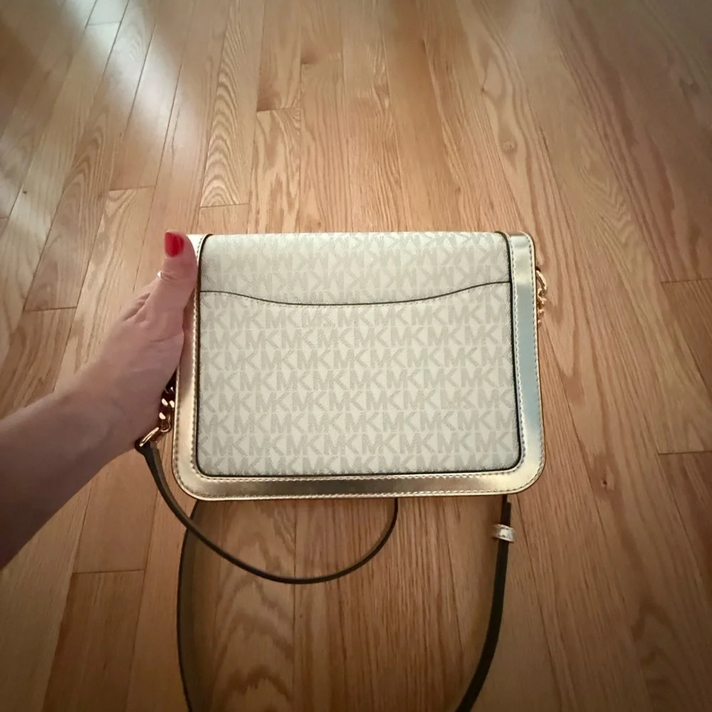 Michael Kors Pale Gold Shoulder Bag “Leida” with Structured Design - Picture 3 of 6